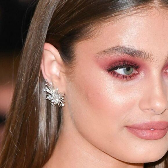 MAC Powderkiss Matte Eyeshadow in A Little Tamed - Picture 11 of 16